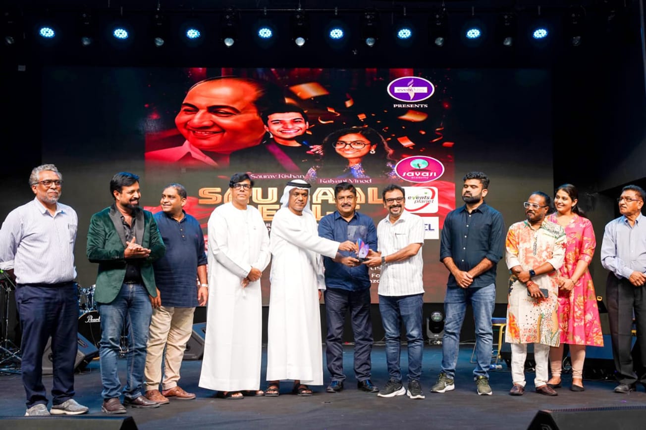 നാസർ ബേപ്പൂരിന് പരദേശി പുരസ്‌കാരം സമ്മാനിച്ചു