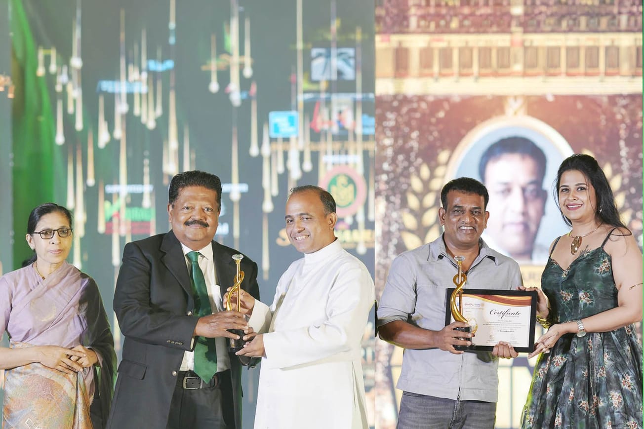 ഫാ. ജോയ് കുത്തൂരിനും സുഭാഷ് കാര്യാട്ടിനും റോട്ടറി അവാര്‍ഡ് സമ്മാനിച്ചു